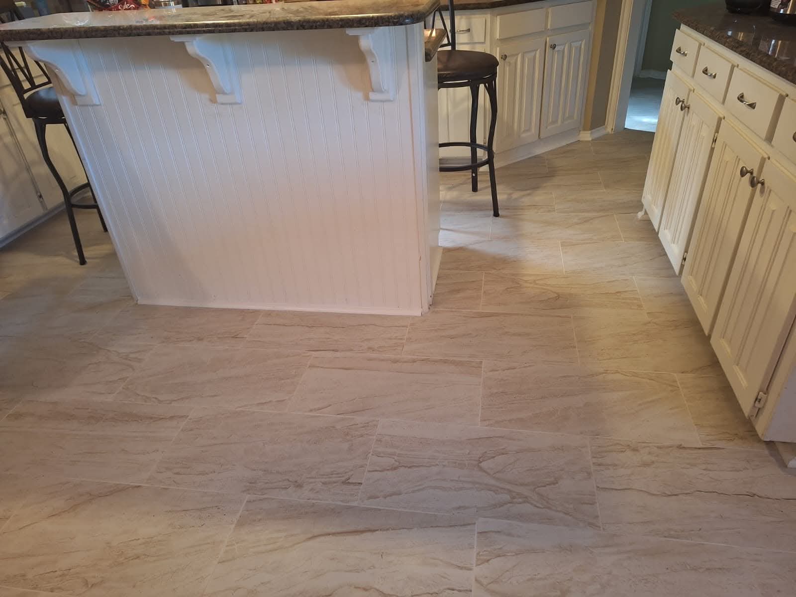 Kitchen tile flooring with island